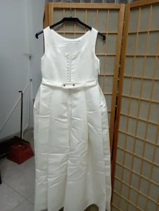 Vestido de comunión elegante con capa