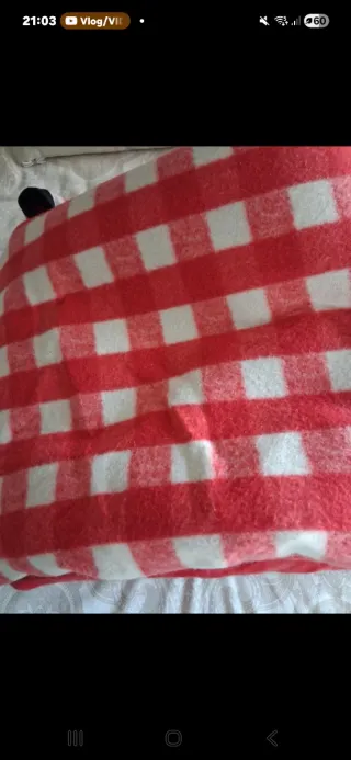 Manta de campo a cuadros roja y blanca