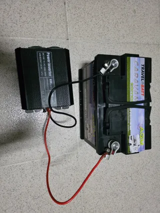 Batería 100Ah e inversor 600W