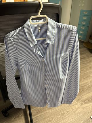 Camisa Stradivarius Rayas Azul Talla S