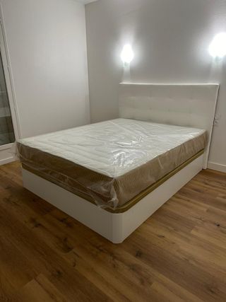 Colchónes y canapés. (Transporte incluido).