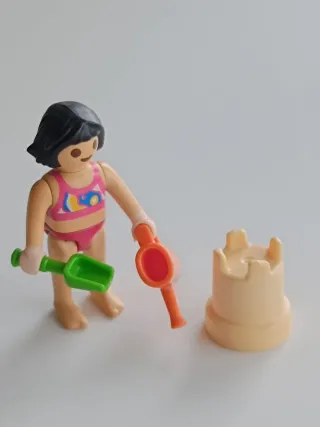 Playmobil niña con accesorios de playa