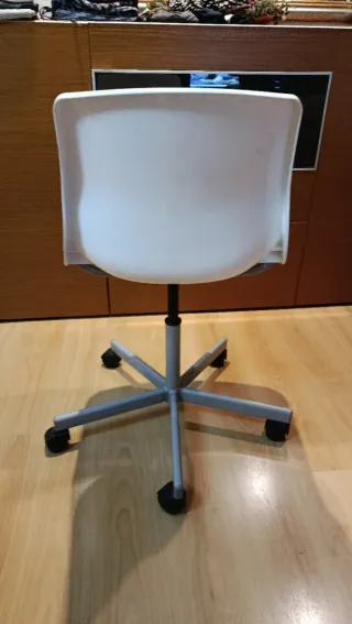 Silla de estudio Ikea blanca