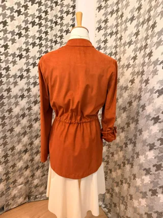 Chaqueta Desigual ante naranja