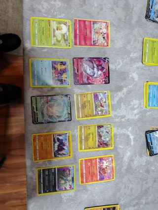 10 Cartas Pokémon Variadas