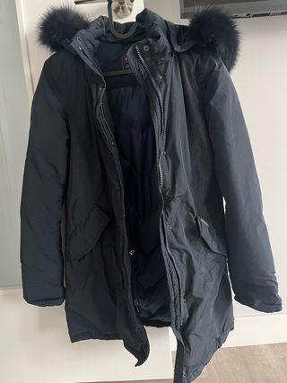 Abrigo Woolrich Negro con Capucha y Pelo