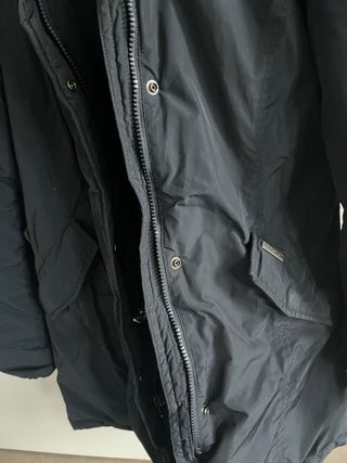 Abrigo Woolrich Negro con Capucha y Pelo