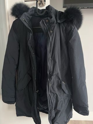 Abrigo Woolrich Negro con Capucha y Pelo