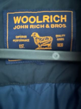 Abrigo Woolrich Negro con Capucha y Pelo