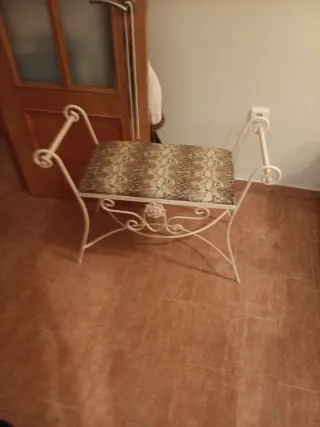 Banco de hierro forjado con tapizado