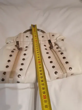 Bolso blanco estilo culo