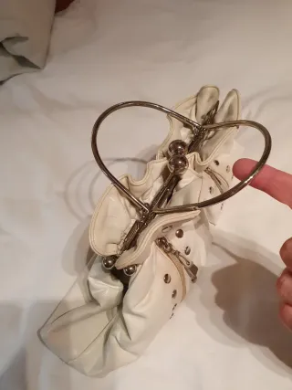 Bolso blanco estilo culo