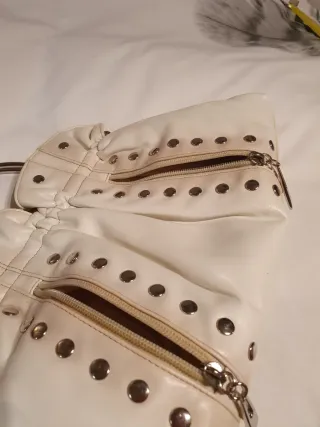Bolso blanco estilo culo