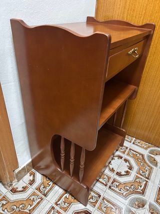 Mesa auxiliar de madera
