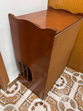 Mesa auxiliar de madera