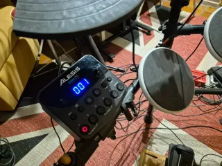 Batería Electrónica Alesis DM Lite