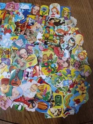 Lote de cromos troquelados pequeños