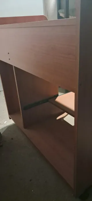 Mesa de madera marrón