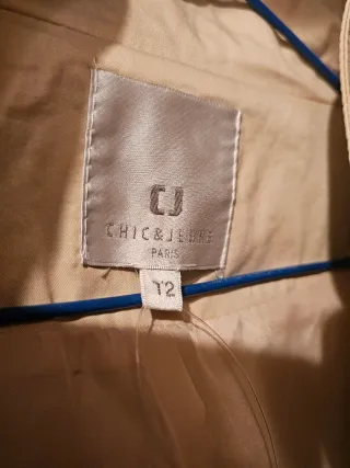 Chaqueta beige con capucha mujer