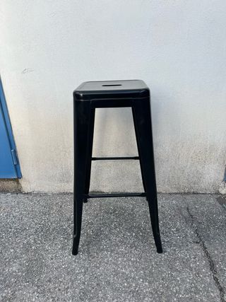 Taburete alto negro mate moderno