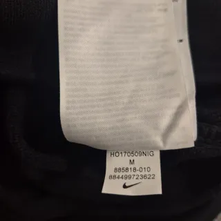 Sudadera Nike Dri-FIT con logo Swoosh