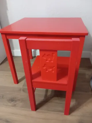 Scrivania per bambini rossa