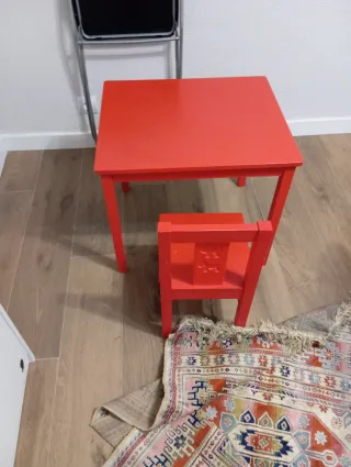 Scrivania per bambini rossa