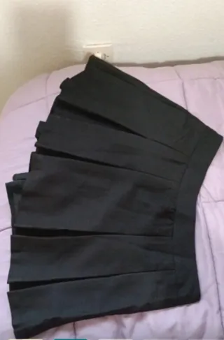 Falda de tablas negra