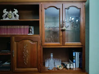 Mueble de salón madera y cristal