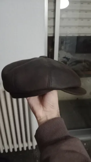 Boina de cuero marrón