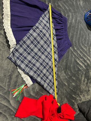 Traje arrantzale azul y rojo