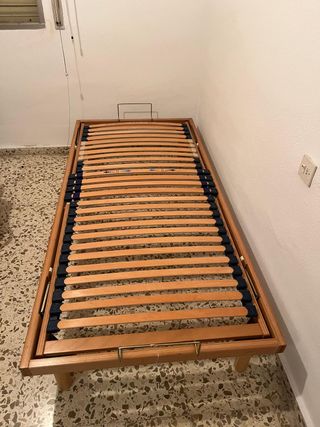 Cama articulada de madera