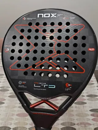 Pala Pádel AT10 LTD 2023