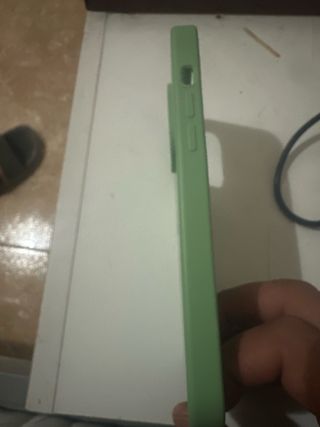 Funda verde para iPhone con logo Apple