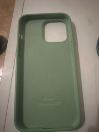 Funda verde para iPhone con logo Apple