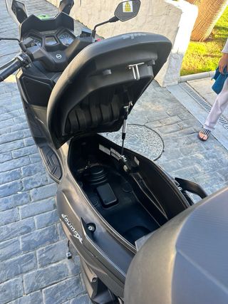 SYM Joymax Z+ 125cc Maxiscooter Negra