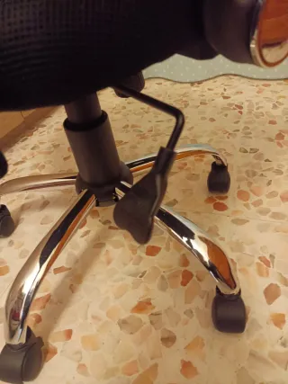 Silla de oficina ergonómica negra