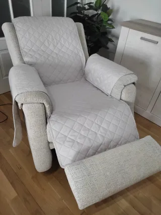 Sillón relax tela beige.