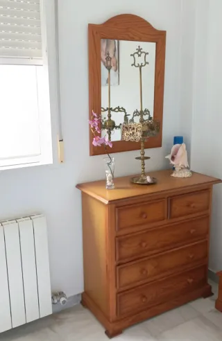 Cómoda provenzal 5 cajones madera y espejo