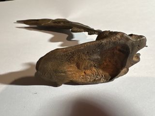 Pisa papeles pez espada decorativo de metal