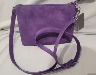 BOLSO MORADO CON TACHUELAS PARFOIS.