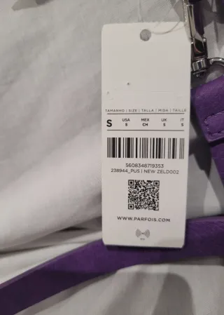 BOLSO MORADO CON TACHUELAS PARFOIS.