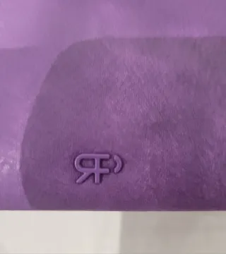 BOLSO MORADO CON TACHUELAS PARFOIS.