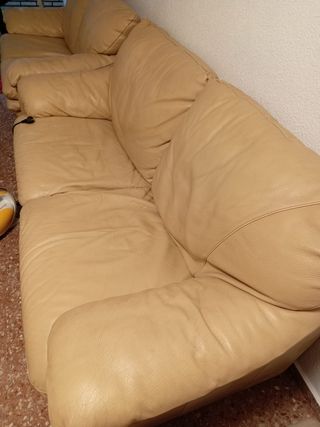 2Sofás de piel beige 3+2 plazas