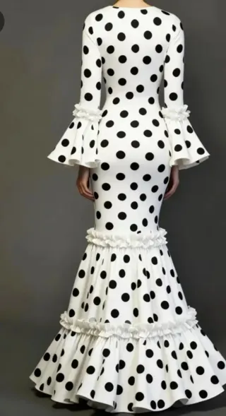 Vestido Flamenca Lunares Blanco y Negro
