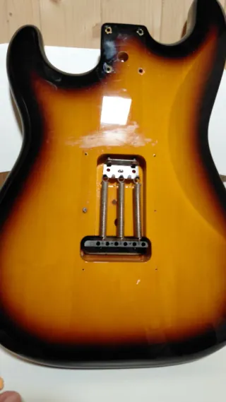 Cuerpo Squier by Fender Sunburst con puente