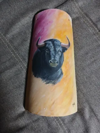 Teja decorada con toro