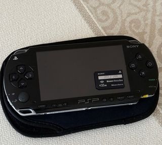 PSP 1004 Negra + 4 Juegos