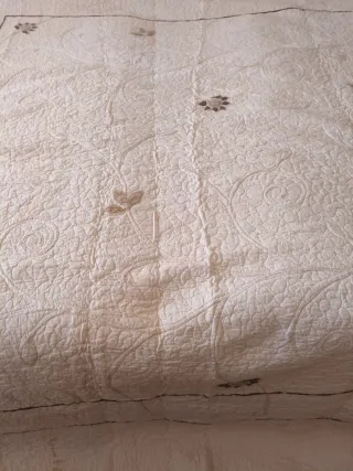 Colcha de matrimonio beige y marrón