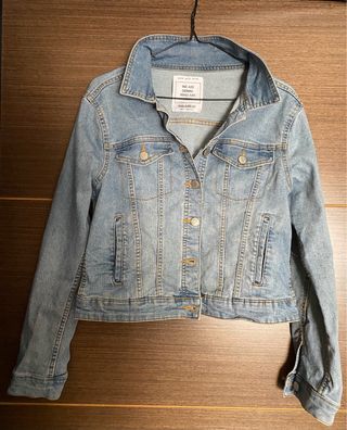 Cazadora vaquera PULL AND BEAR Talla S CHICA